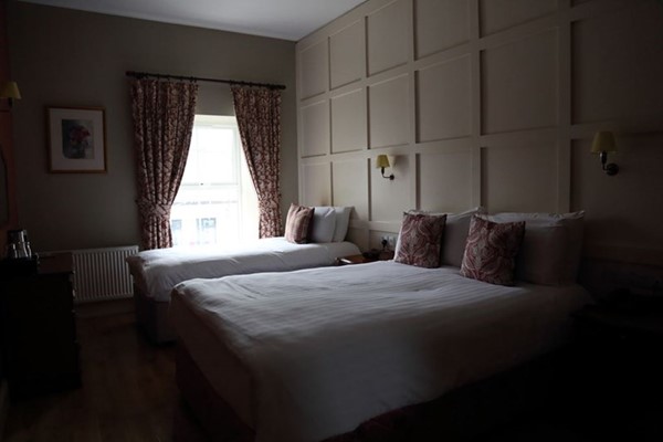 An image labelled Chambre Familiale deluxe
