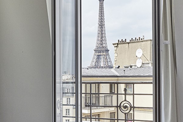 An image labelled Chambre Deluxe Vue Tour Eiffel
