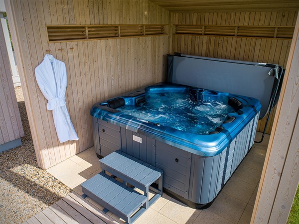 An image labelled Jacuzzi