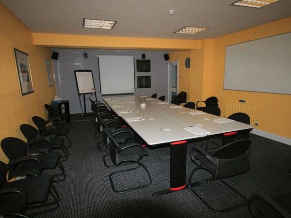 Hình ảnh có nhãn Meeting/conference room