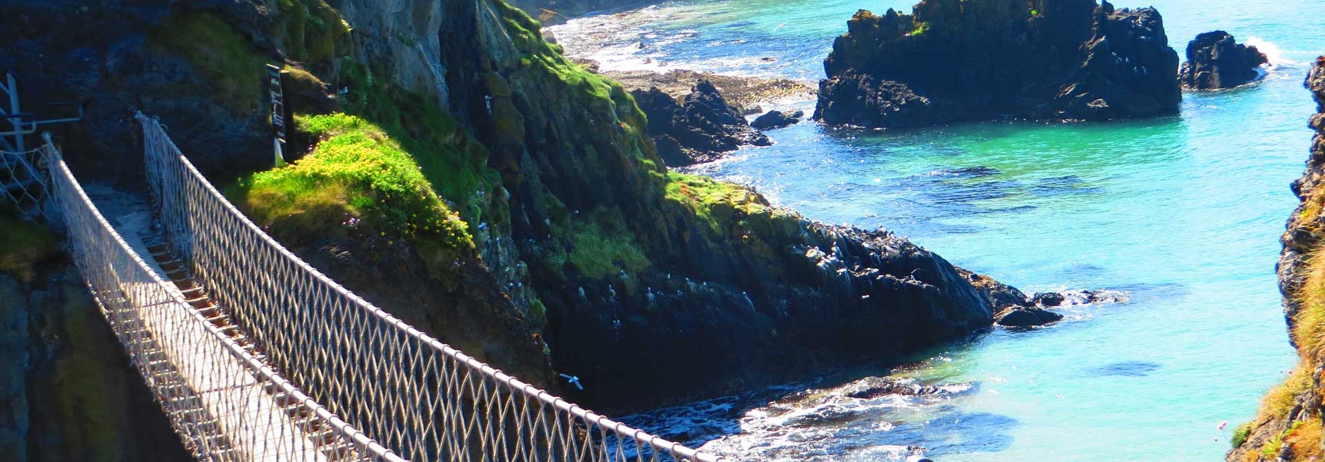 Carrick a rede Rope Bridge an easterly