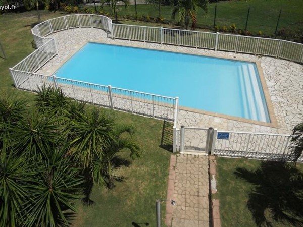 An image labelled Swimming pool