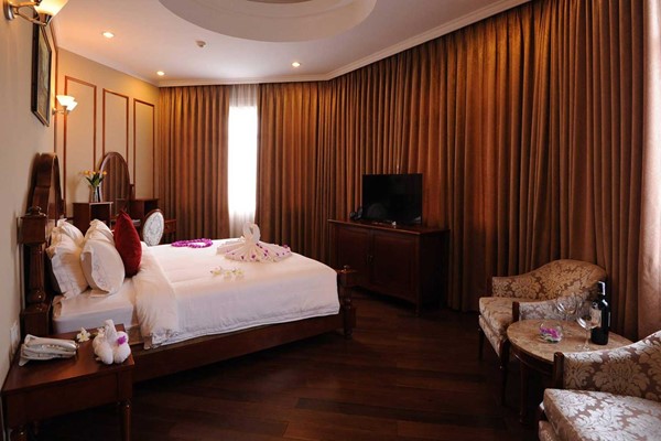 An image labelled Executive Deluxe Room